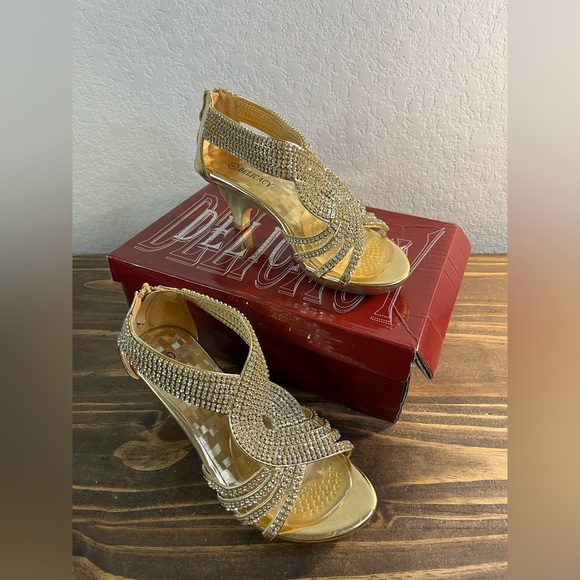 Delicacy Womens Angel-37 Strappy Gold Rhinestone Dress Low Heel Shoes Sz 6 EUC! - Picture 1 of 9